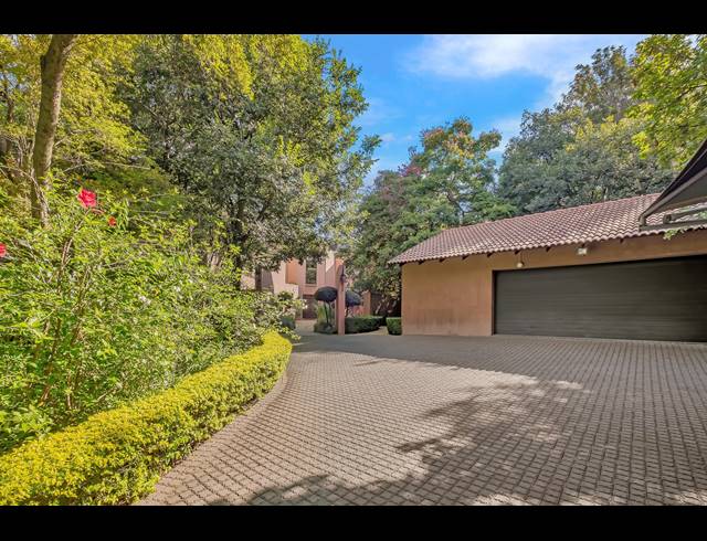 1,100M² GUESTHOUSE FOR SALE IN FERNDALE
